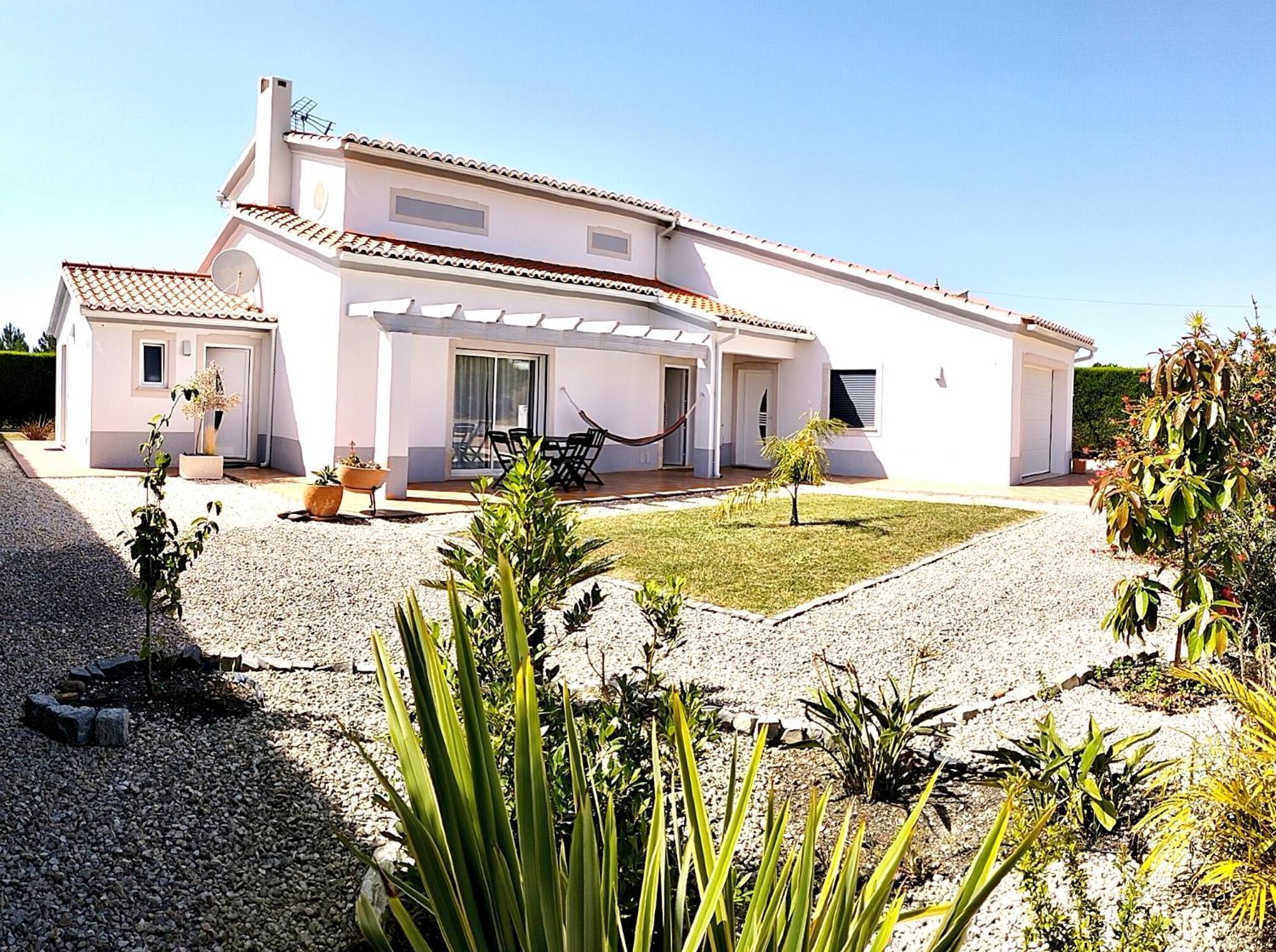 Villa Andorinha With Private Pool In A Quiet Area อัลเจซูร์ ภายนอก รูปภาพ